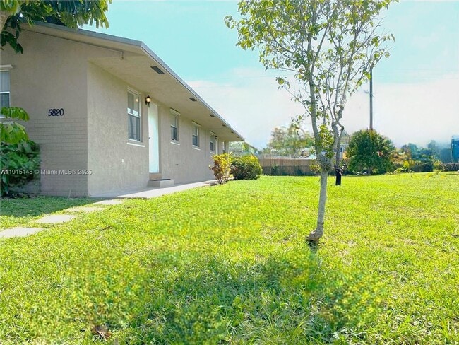 Photo - 5820 SW 27th St Unidad A