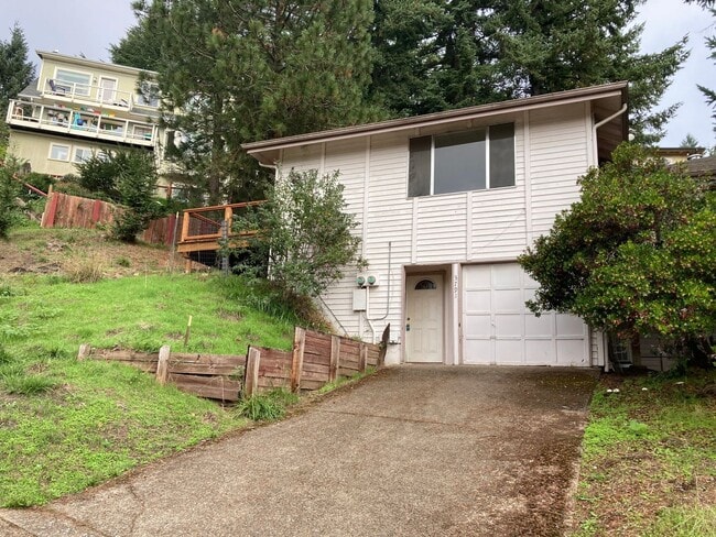 Building Photo - 3791 Onyx St