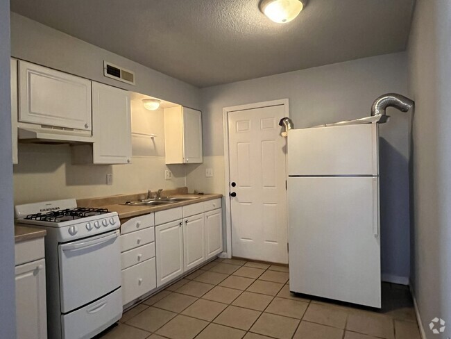 Building Photo - "Cozy 2-Bedroom in Stillwater – Short Conv... Rental