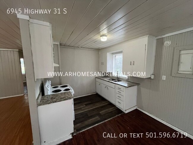 Photo - 6945 Highway 31 S