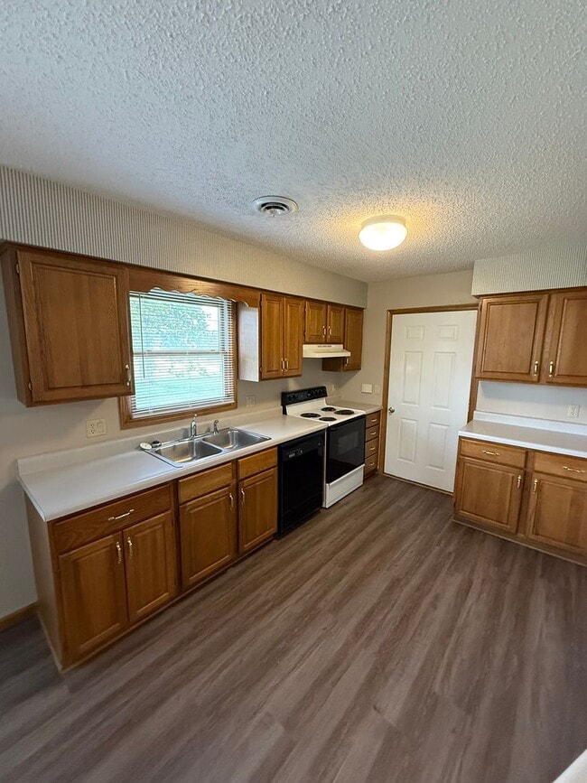 Photo - 606-606 Tamerisk Dr Unit 604
