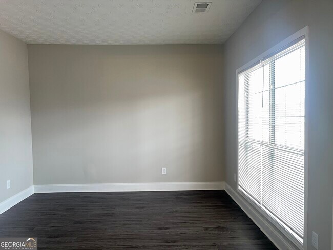 Photo - 299 Sheffield Chase