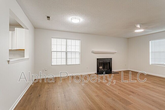 107 Hammett Grove Ln