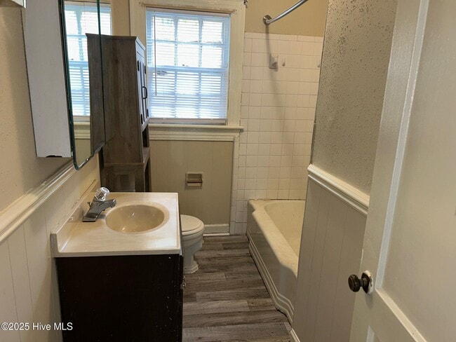 Photo - 2804 Edwards St