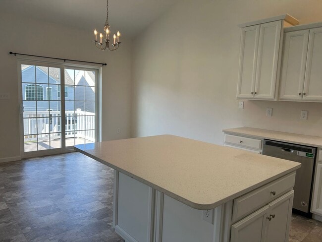 Photo - Stunning 4 bedroom 2.5 Bathroom Home in Ma...
