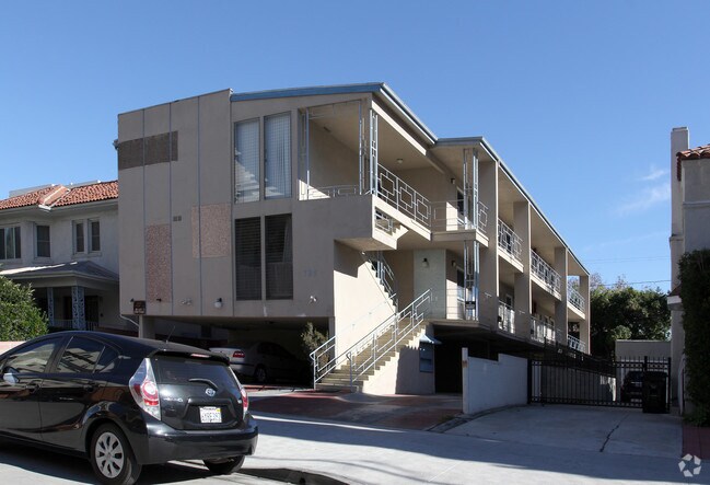 Building exterior - 724 S Sycamore Ave Rental