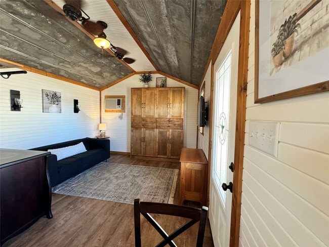 Photo - 6055 Trackside Rd