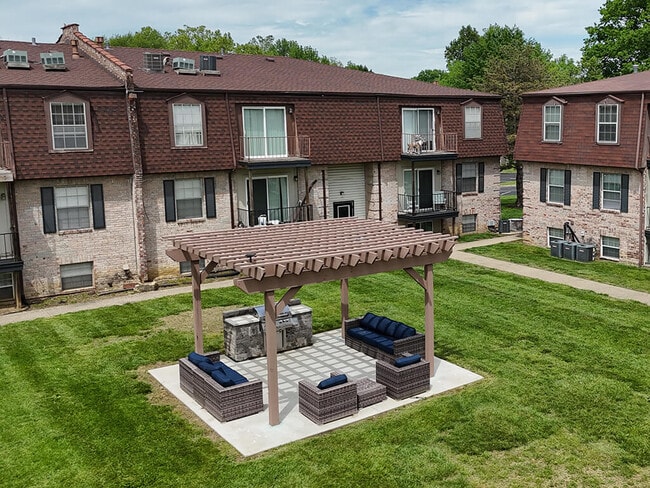 Outdoor Grilling Area - Huntley Ridge New Albany