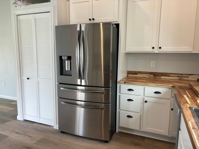 Photo - 7710 SE Mitchell St Unit 7712.