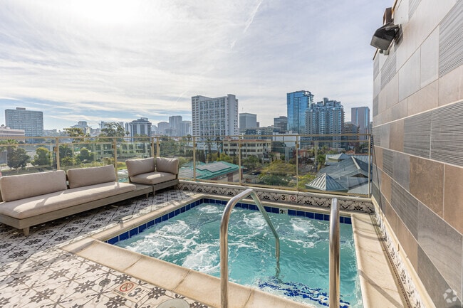 Spa - Eighteen Ten State St