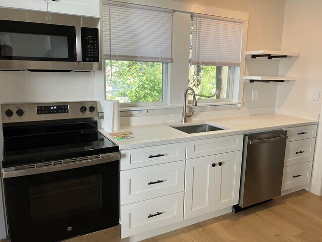 Photo - 145 Stark St