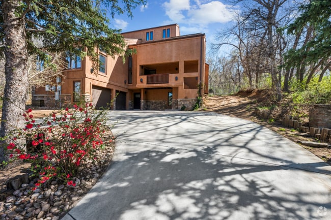 Building Photo - 711 S Bear Paw Ln Rental