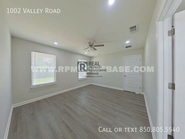 Photo - 1002 Valley Rd