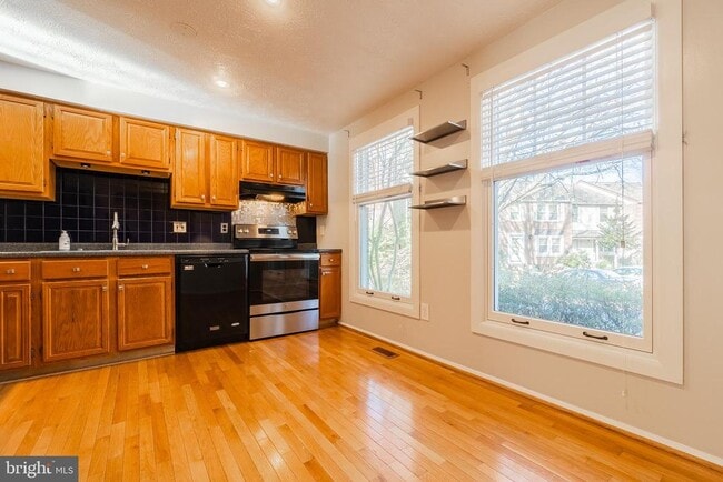 Photo - 2911 Montauk Ct