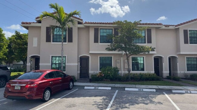 Building Photo - Stylish 3-Bed, 3-Bath Townhouse Oasis in Riviera Beach