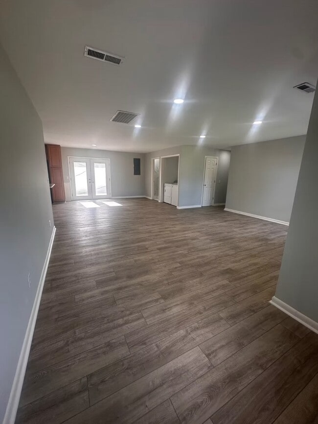 Photo - 113 N Crestwood Dr