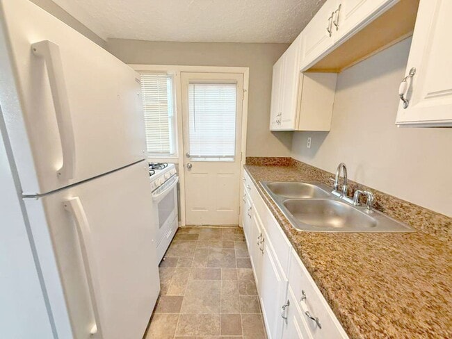 Building Photo - 2 BED 1 BATH BEAUTIFUL SINGLE FAMILY HOME