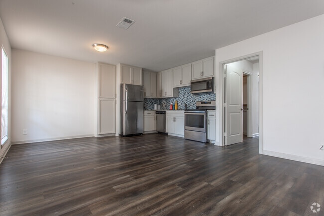 1 BR, 1 BA - 640 SF