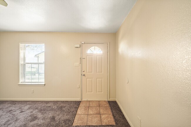 Photo - 4636 Mayflower St