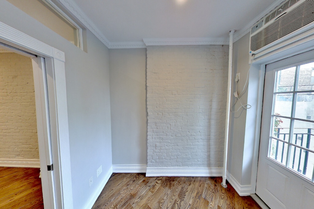 Photo - 279 E 10th St