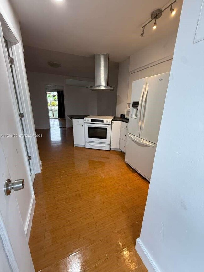 Photo - 2225 NE 123rd St Unit 104