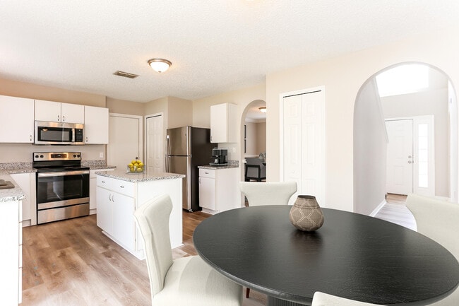 Photo - 2255 Nettlebrook St S