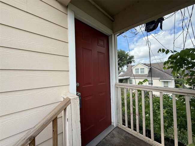 Building Photo - 2308 Auburndale St Unit 5