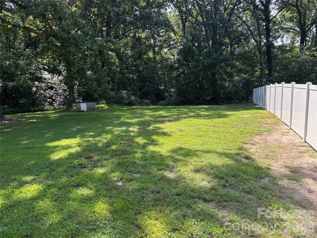 Photo - 1613 Boy Scout Rd