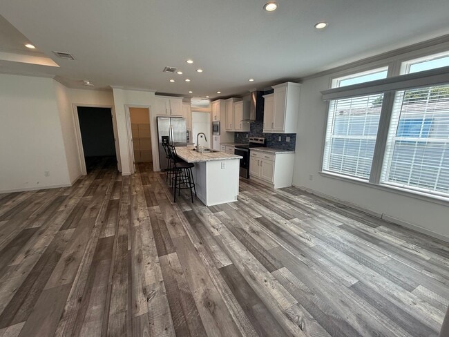 112 Paradise Dr