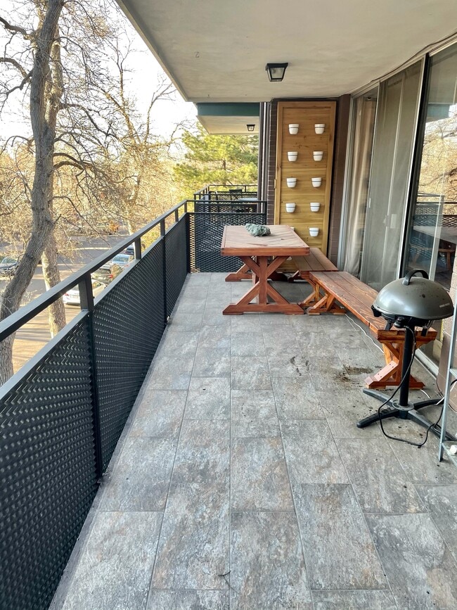 Huge Balcony - 1200 Vine St Unit 3D