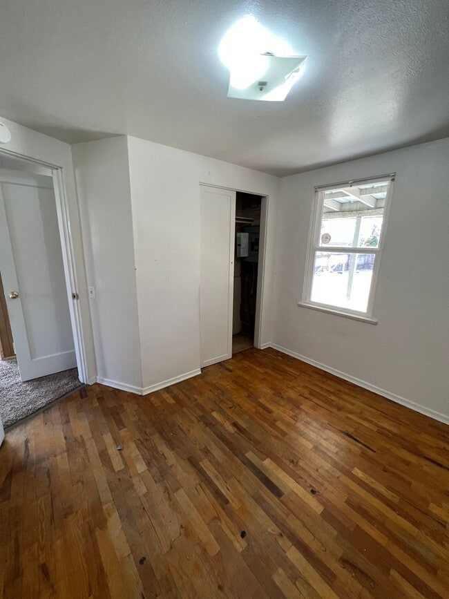 Photo - c1604 Unit B