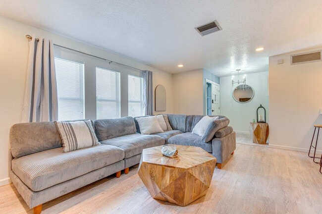 Photo - 589 Coconut St Unidad ID1385845P