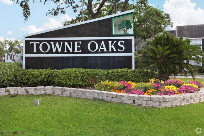 Building Photo - Towne Oaks Rental