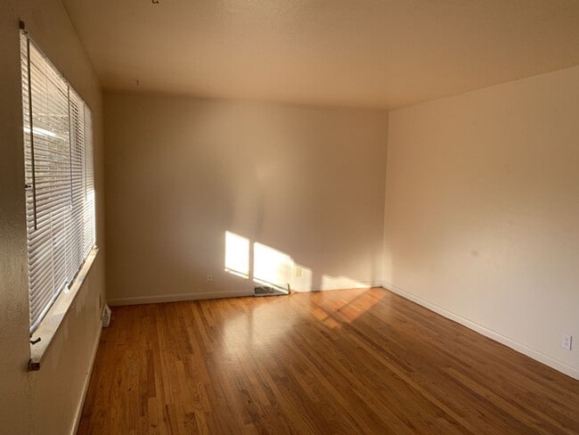 Photo - STUDENTS WELCOME! Spacious 5 Bed 2 Bath Ranch Home