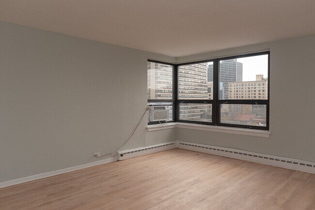 Photo - 450 W Wellington Ave Unit E9