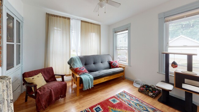 7-9 Dexter St