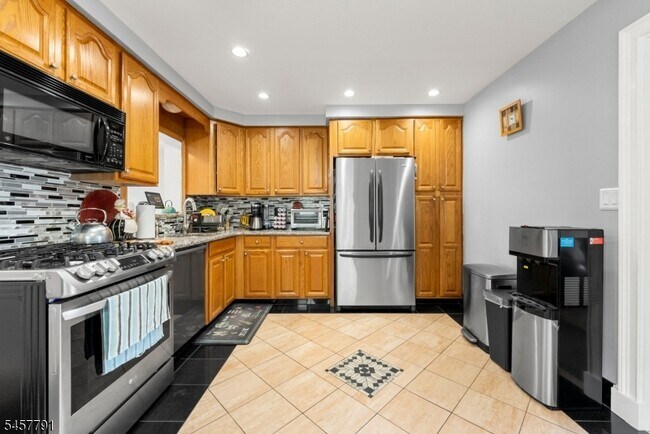 17 Joseph St