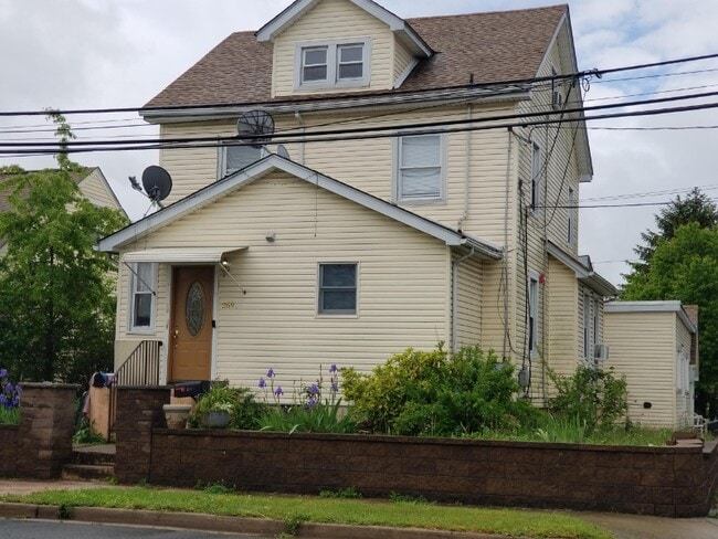 Building Photo - 269 N 1st Ave Rental