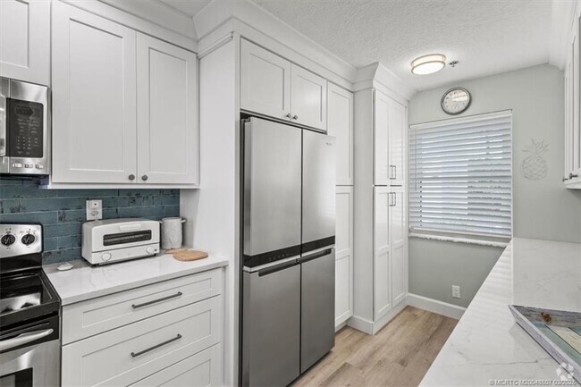 Building Photo - 6082 SE Landing Way Unit 7 Rental