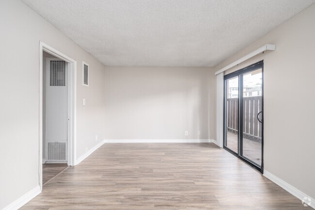 2BR, 2BA - 950SF - Bedroom