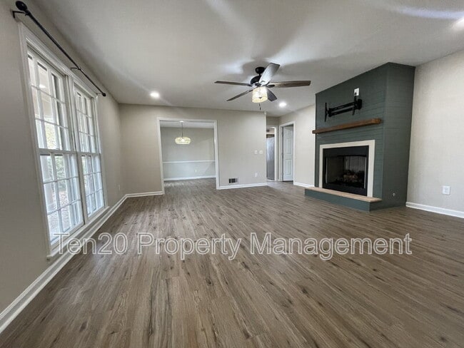 Photo - 2005 Landau Dr