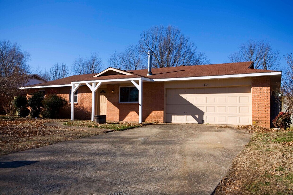 3-Bedroom, 2-Bathroom Home in Central Spri... - 3-Bedroom, 2-Bathroom Home in Central Spri...