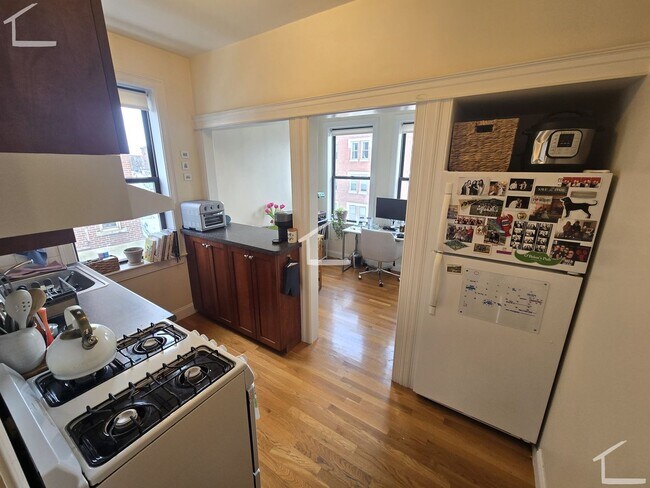 Building Photo - 1Br/1Bth, Laundry in building! Heat/Hot Water included!