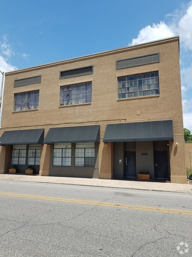 Building Photo - 2 bedroom 2 bath furnished - first floor unit Rental