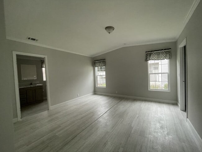 Photo - 13204 Grape Ave