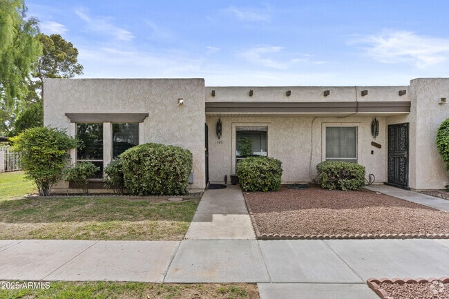 Building Photo - 1725 N Miller Rd Rental