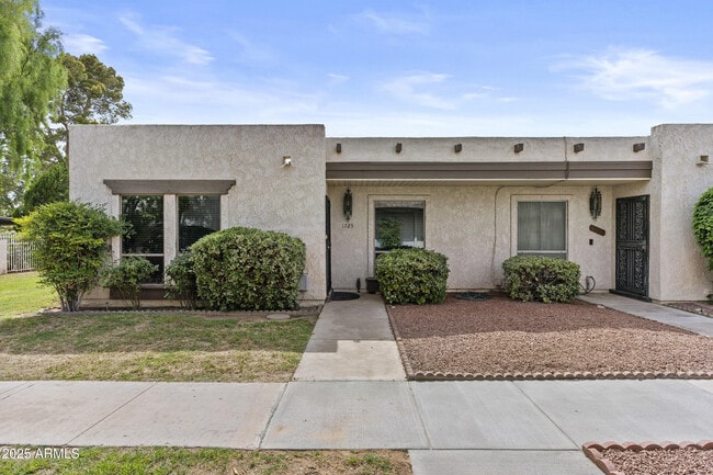 Photo - 1725 N Miller Rd Townhome