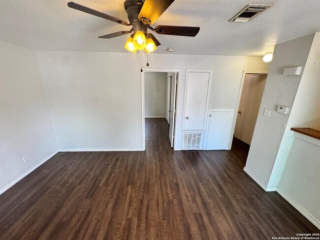 Photo - 830 W Hutchins Pl Unit 3