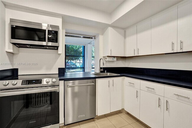 Photo - 1000 Parkview Dr Unit 104