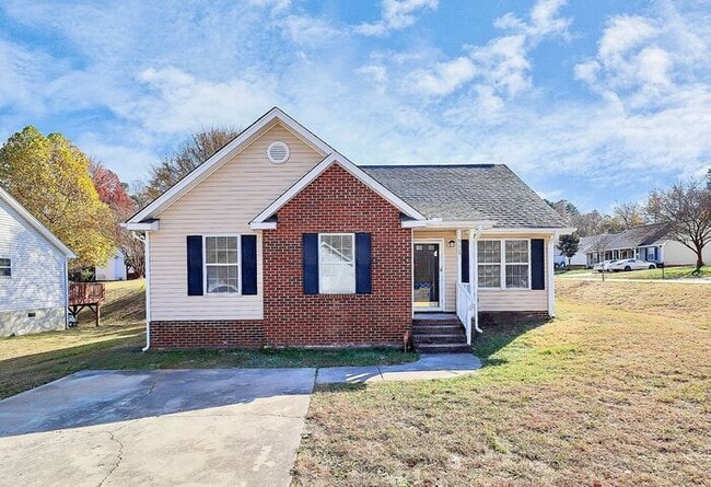 Building Photo - Renovated 3BD/2BA Ranch Home in Summit Hills!